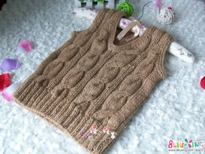 桠枝<em>棒针</em>作品5岁<em>男童</em>麻花背心《深爱》 - 编织