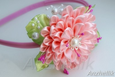 简单漂亮的丝带花(转) - 手工布艺教程 布流行手工制作网