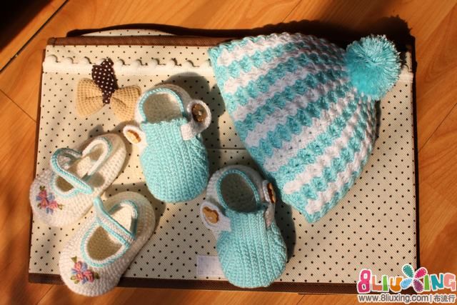 我编织的婴儿鞋和婴儿帽 - 手工服装秀 布流行